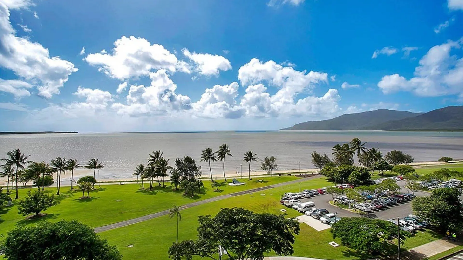 181 The Esplanade Aparthotel Cairns
